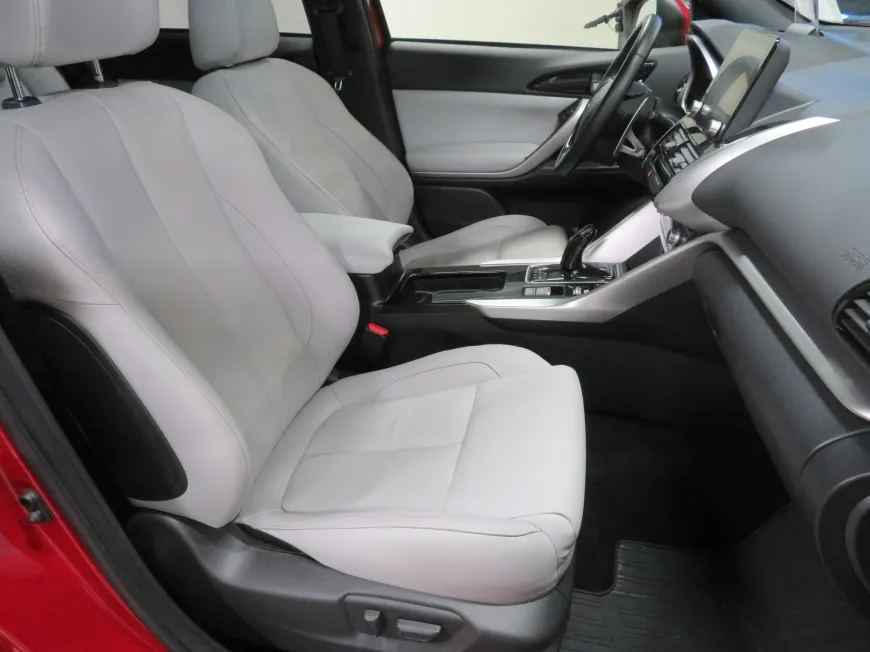 aa Mitsubishi Eclipse Cross 4WD pistikhübriid