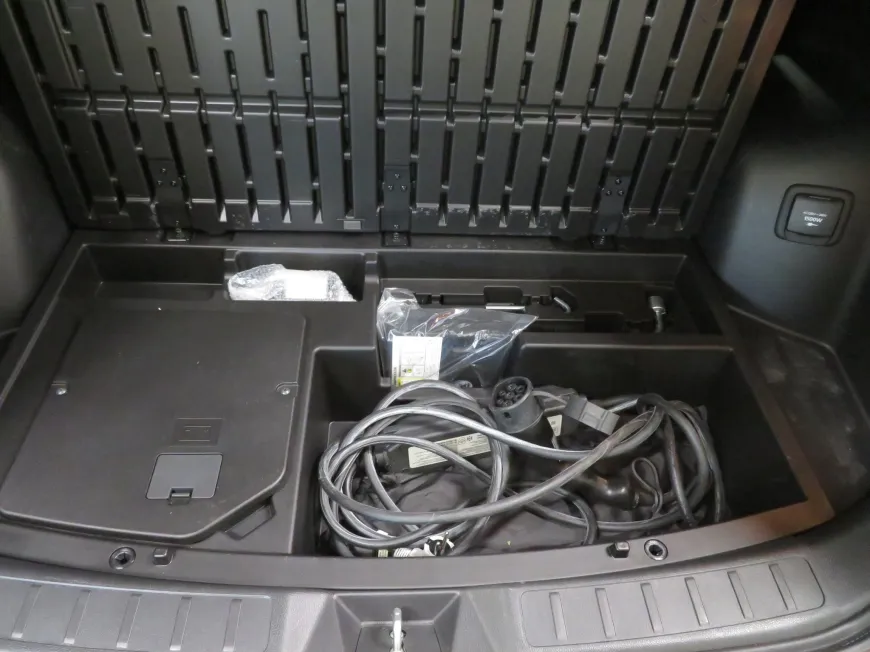 aa Mitsubishi Eclipse Cross 4WD pistikhübriid