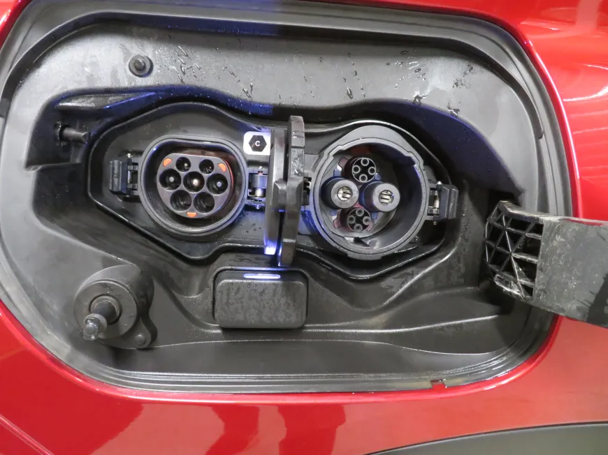 aa Mitsubishi Eclipse Cross 4WD pistikhübriid