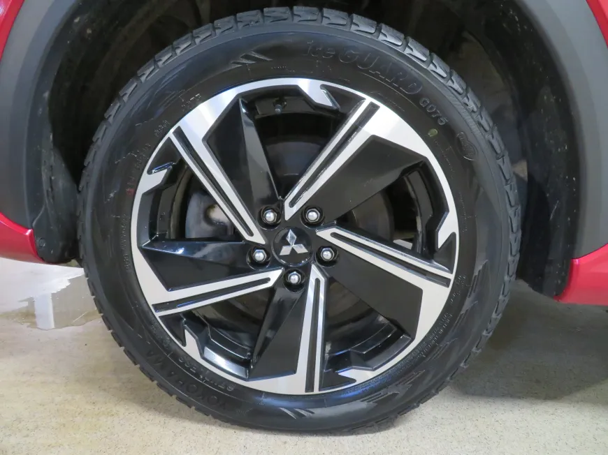 aa Mitsubishi Eclipse Cross 4WD pistikhübriid